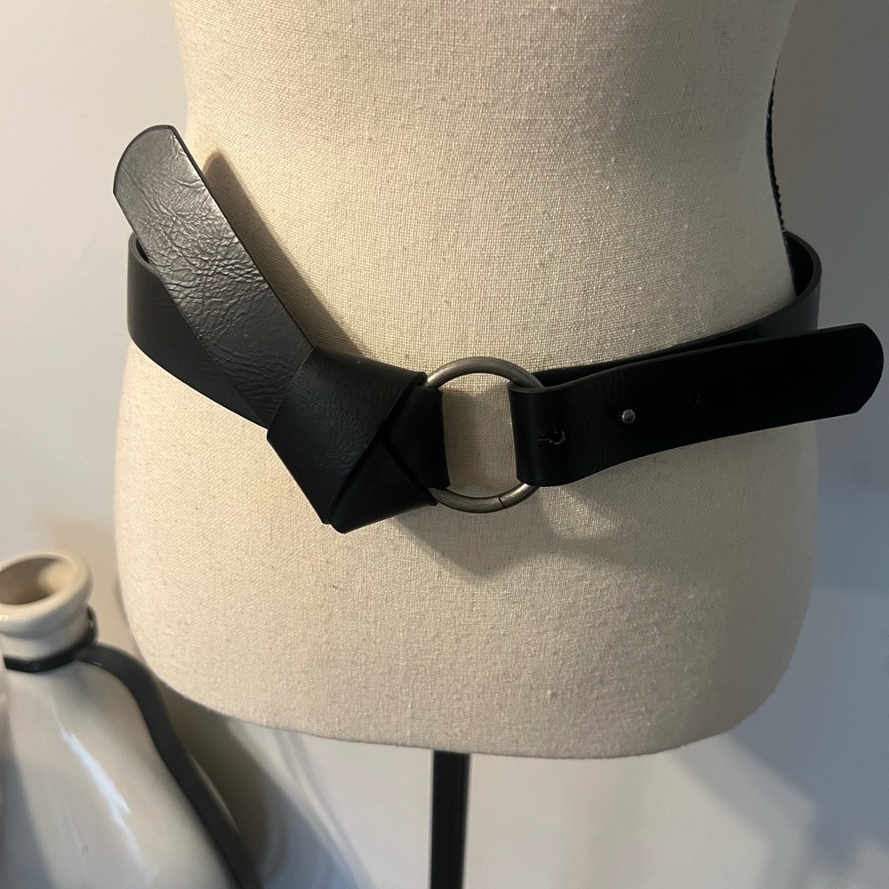 Black Faux-Leather Ring Accent Waist Belt